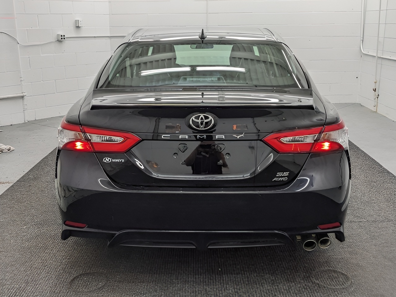 Vehicle image 33 of 34