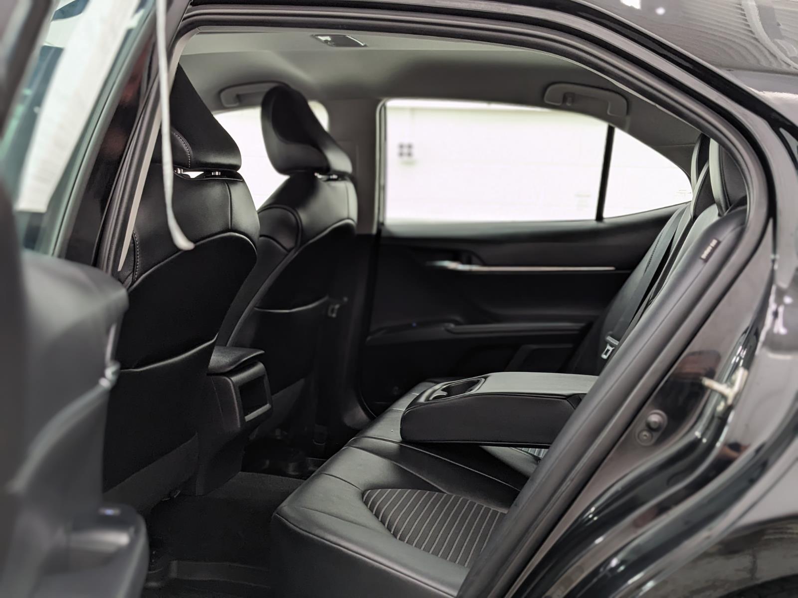 Vehicle image 13 of 34
