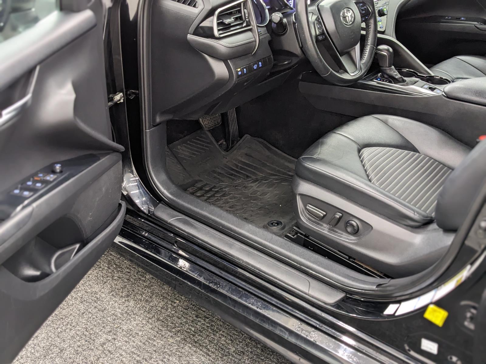 Vehicle image 22 of 34