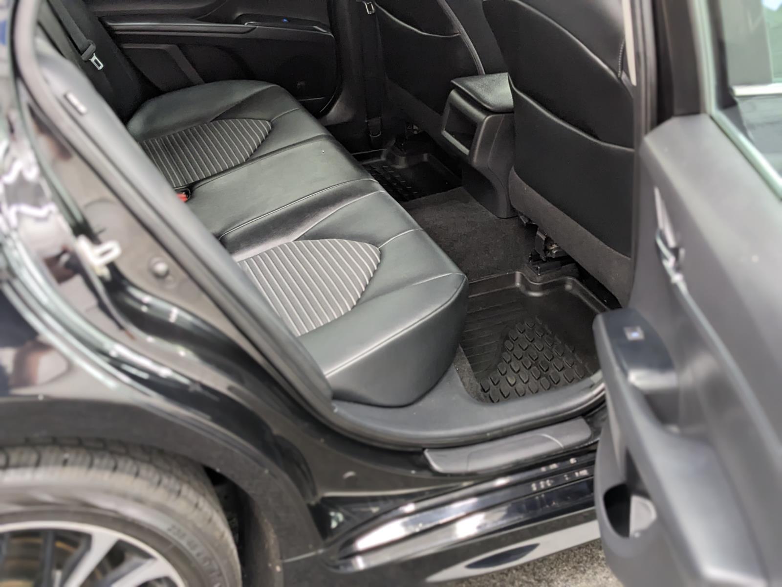 Vehicle image 18 of 34