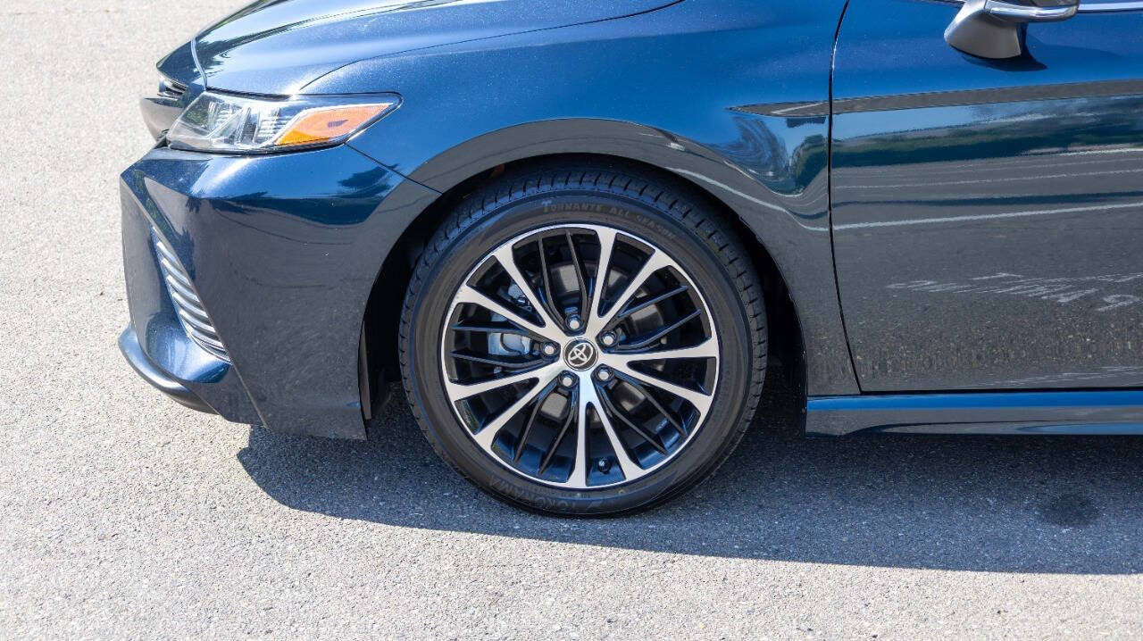 Vehicle image 11 of 28