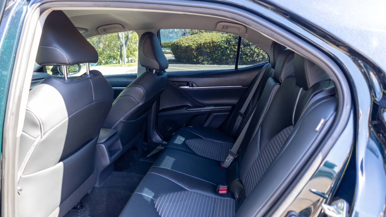 Vehicle image 24 of 28