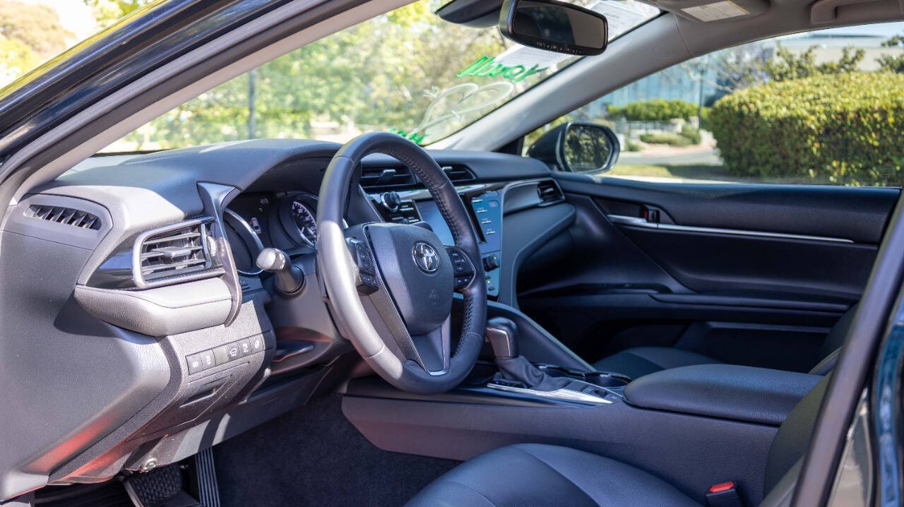 Vehicle image 25 of 28