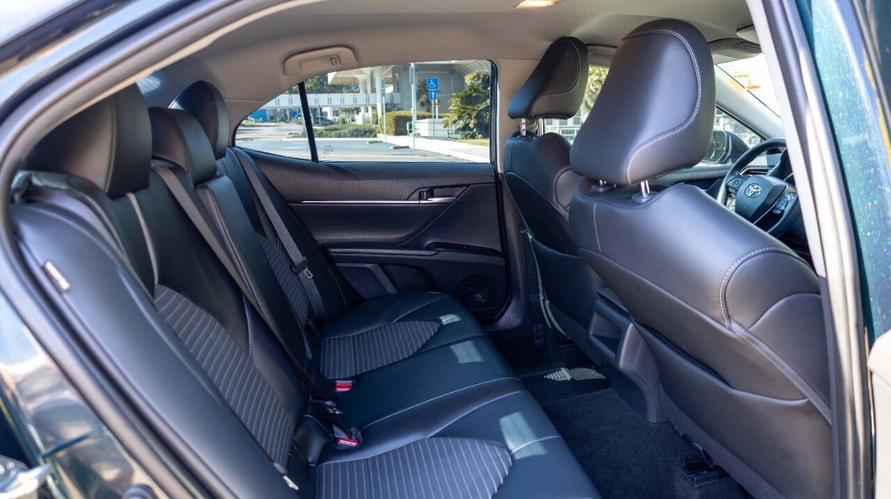Vehicle image 12 of 28