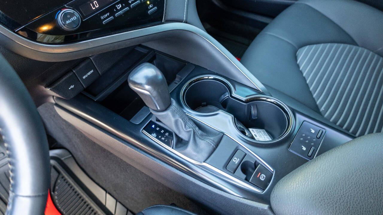 Vehicle image 26 of 28