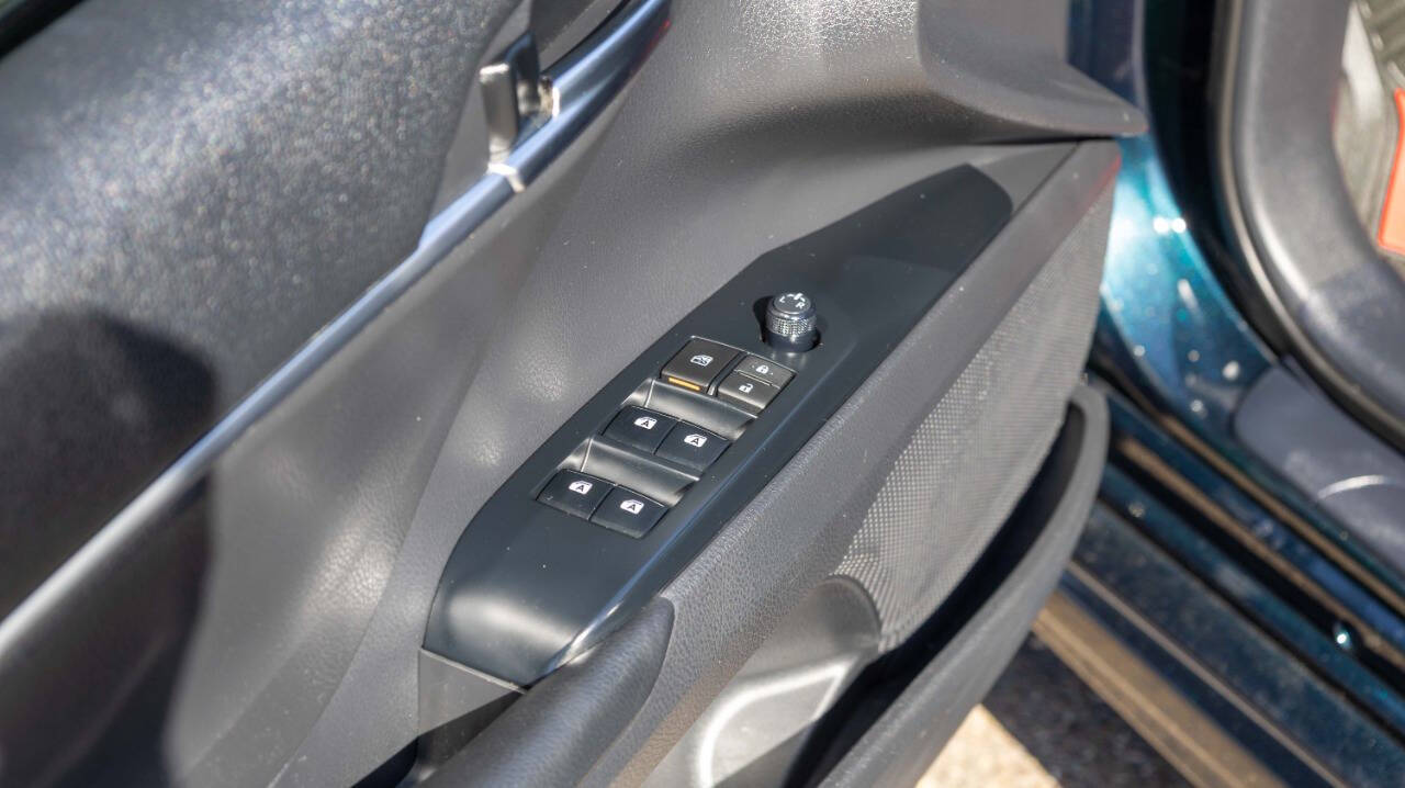 Vehicle image 14 of 28
