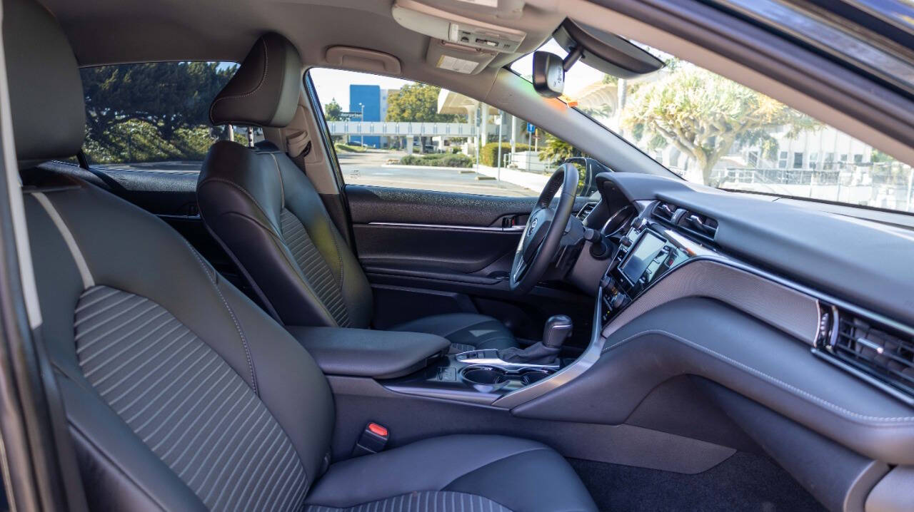 Vehicle image 13 of 28