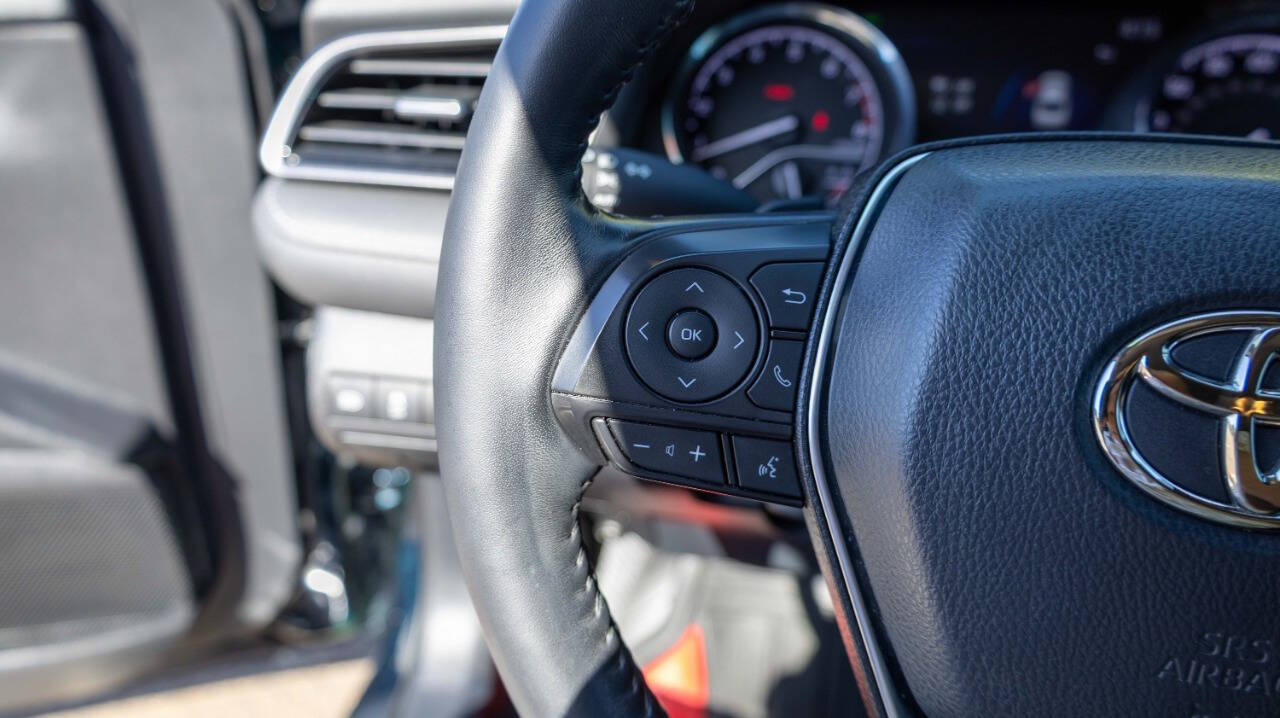 Vehicle image 18 of 28