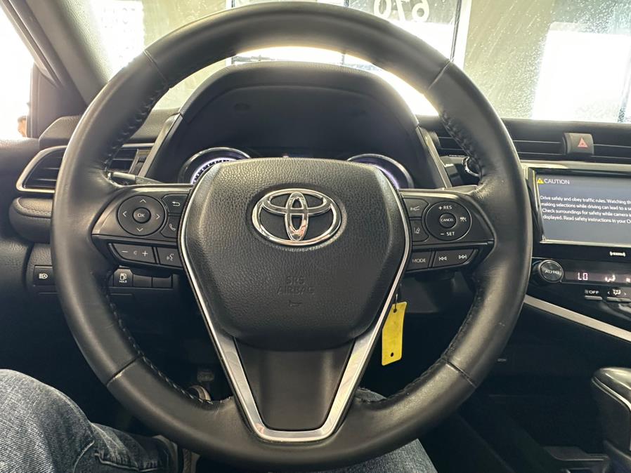 Vehicle image 25 of 40