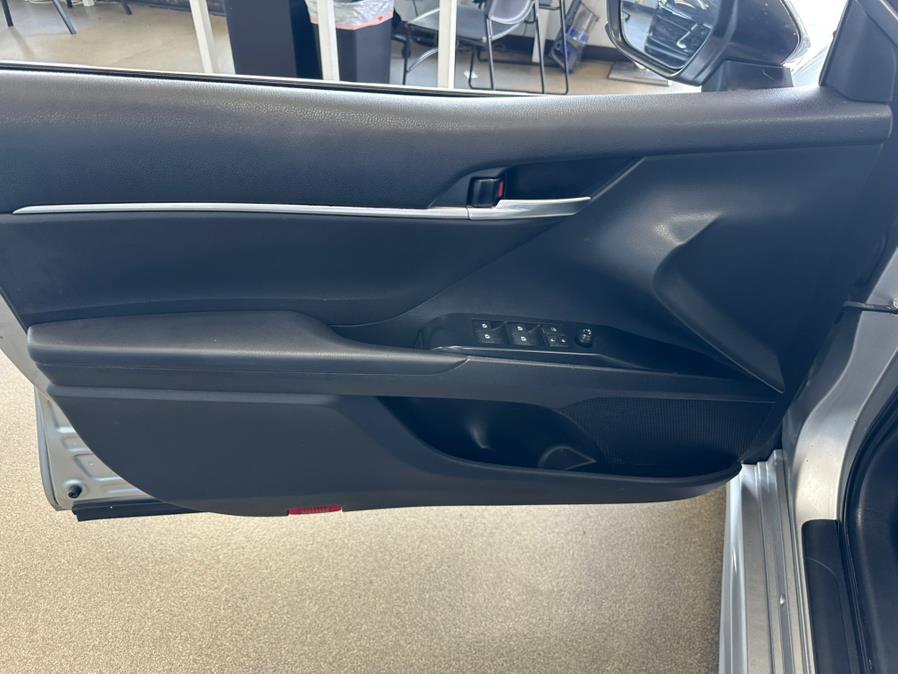 Vehicle image 14 of 40