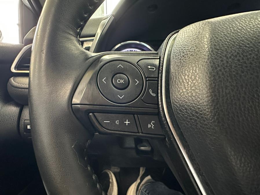 Vehicle image 26 of 40