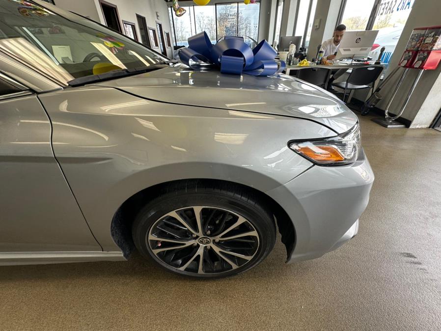 Vehicle image 13 of 40