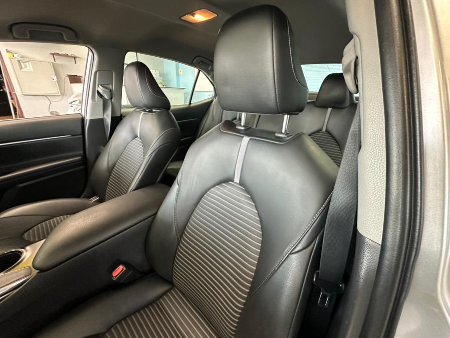 Vehicle image 17 of 40