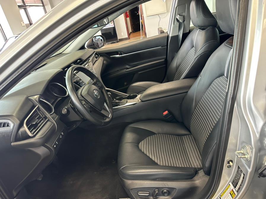 Vehicle image 16 of 40