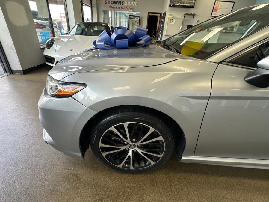 Vehicle image 11 of 40