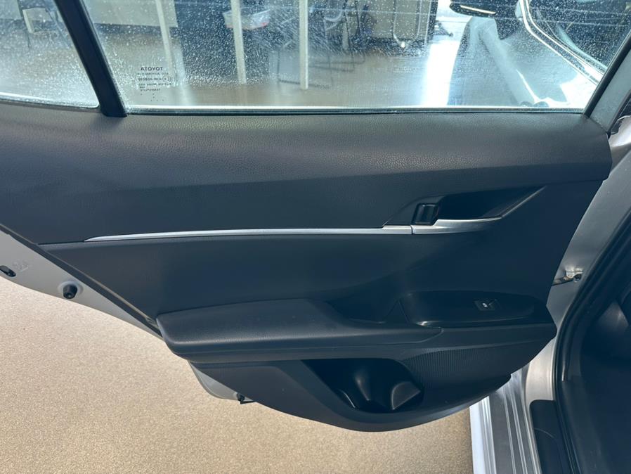 Vehicle image 21 of 40