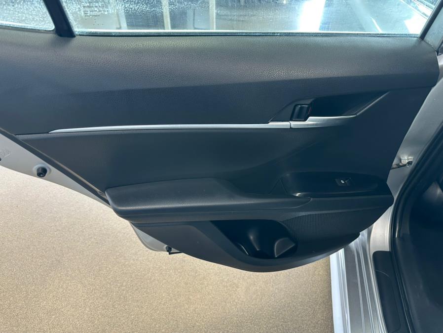 Vehicle image 22 of 40