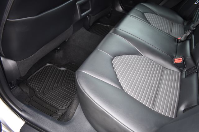 Vehicle image 15 of 32