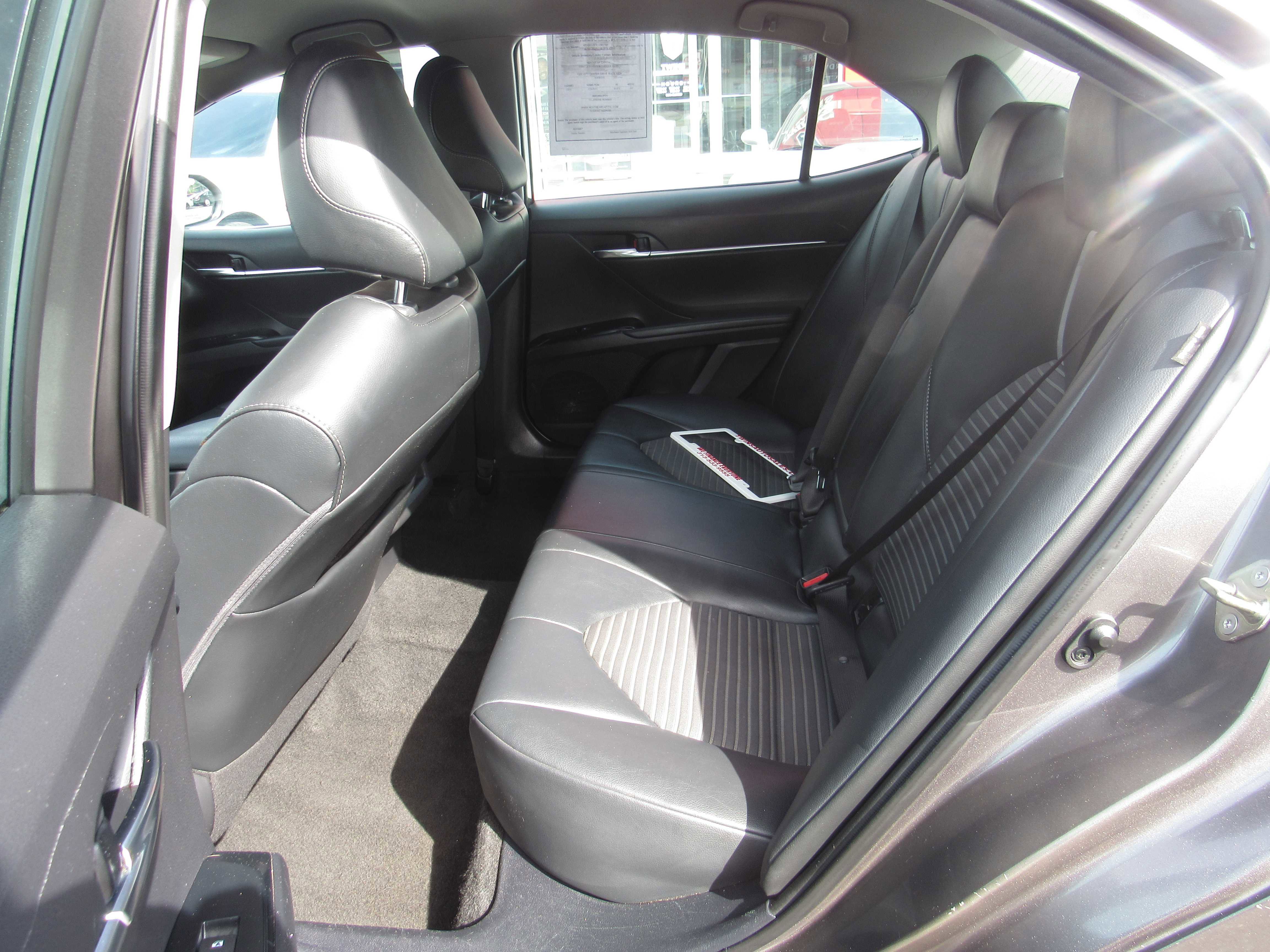 Vehicle image 11 of 13