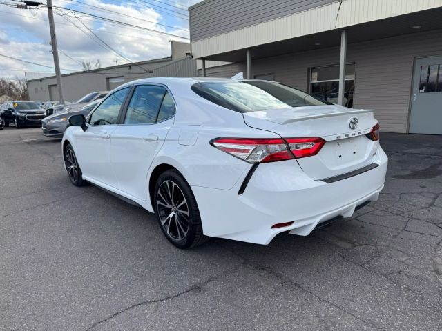 Vehicle image 8 of 21