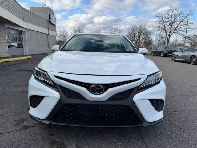 Vehicle image 4 of 21