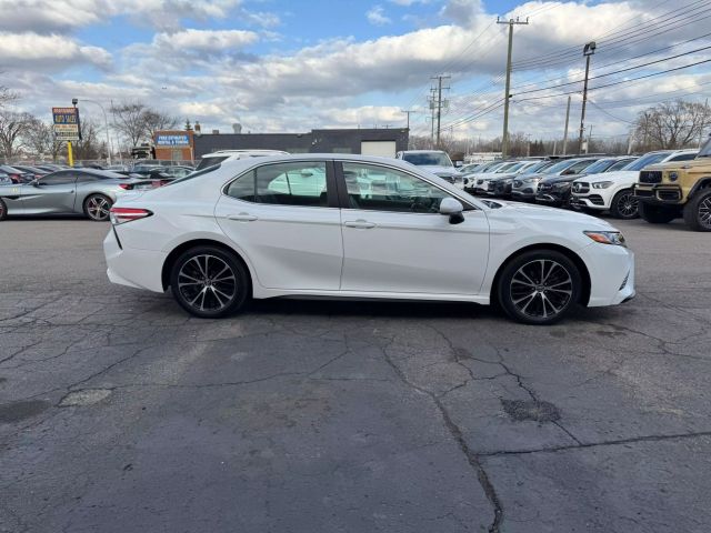 Vehicle image 7 of 21