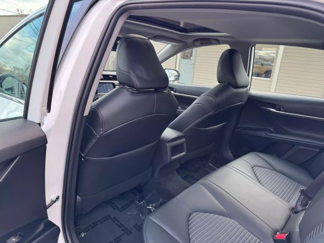 Vehicle image 13 of 21