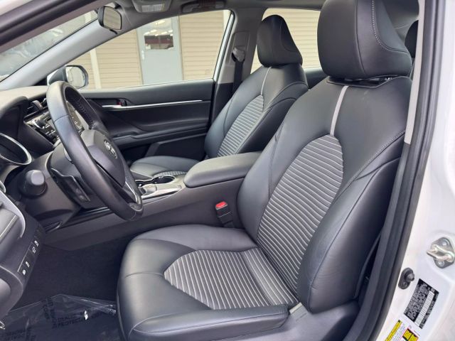 Vehicle image 10 of 21