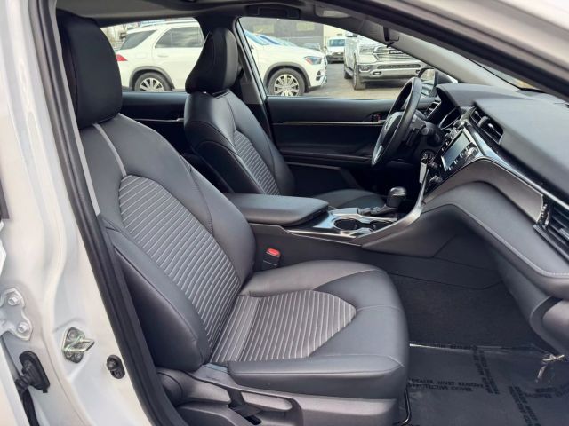 Vehicle image 18 of 21