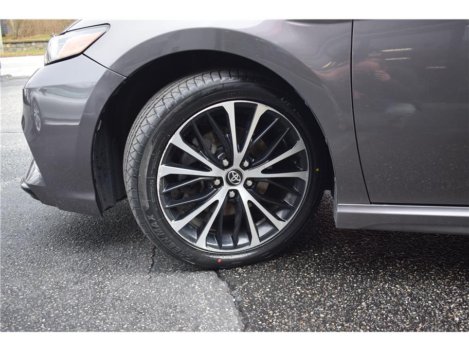 Vehicle image 27 of 30
