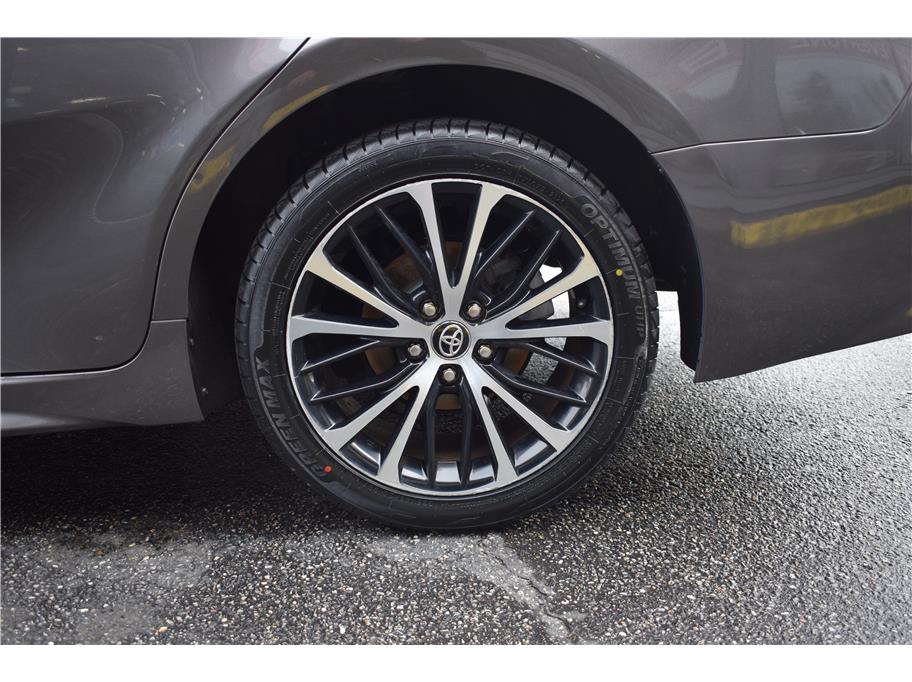 Vehicle image 28 of 30