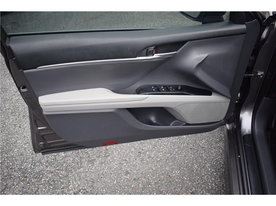 Vehicle image 19 of 30