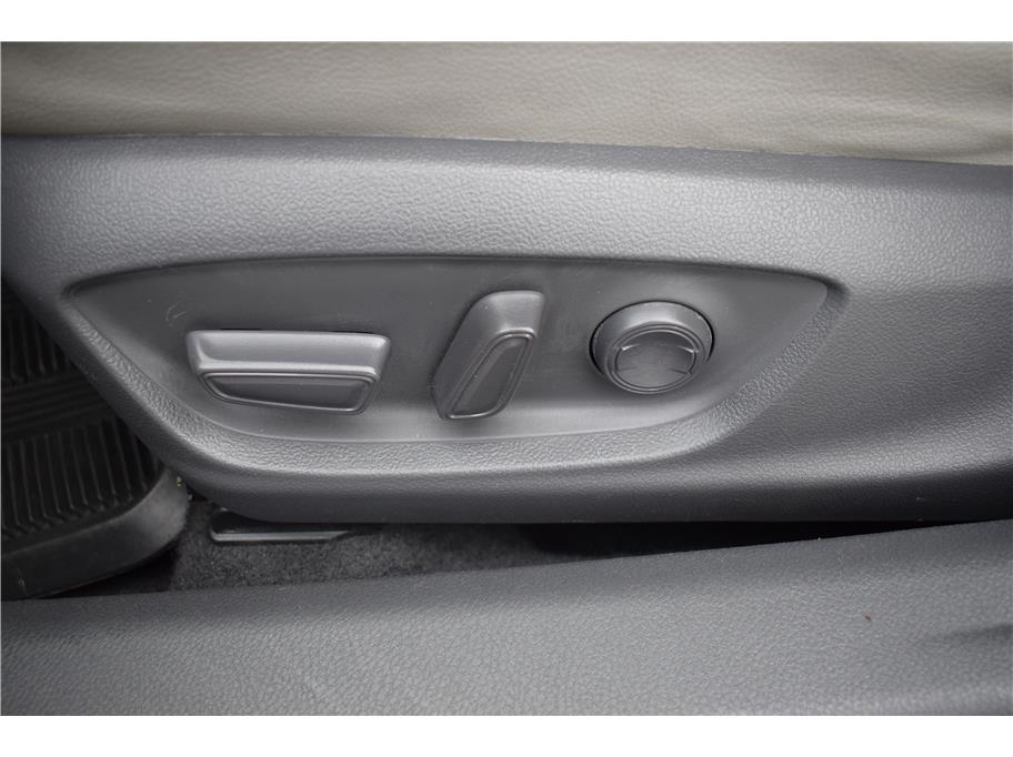 Vehicle image 20 of 30