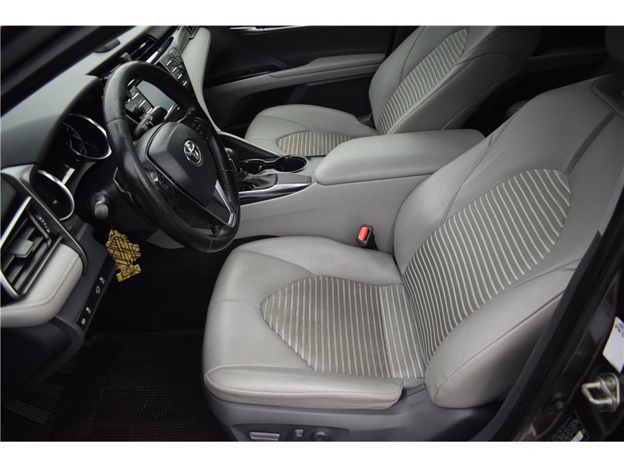 Vehicle image 21 of 30