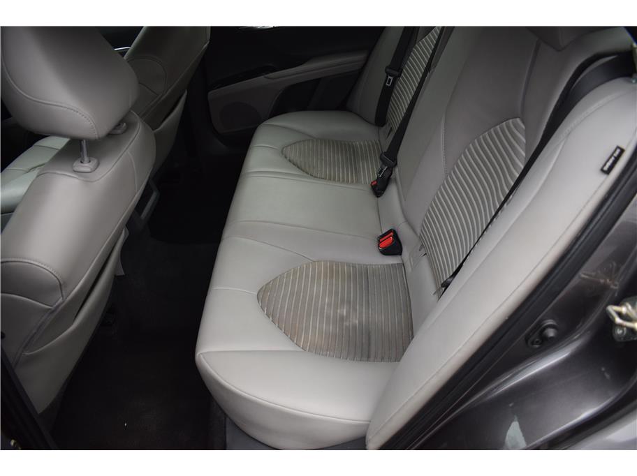 Vehicle image 23 of 30