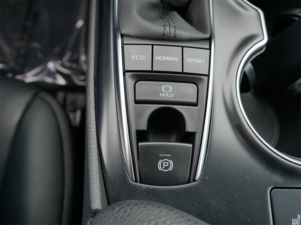 Vehicle image 23 of 29