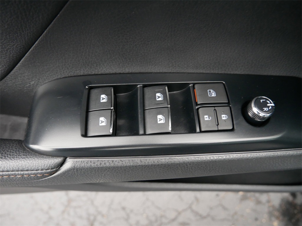 Vehicle image 17 of 29