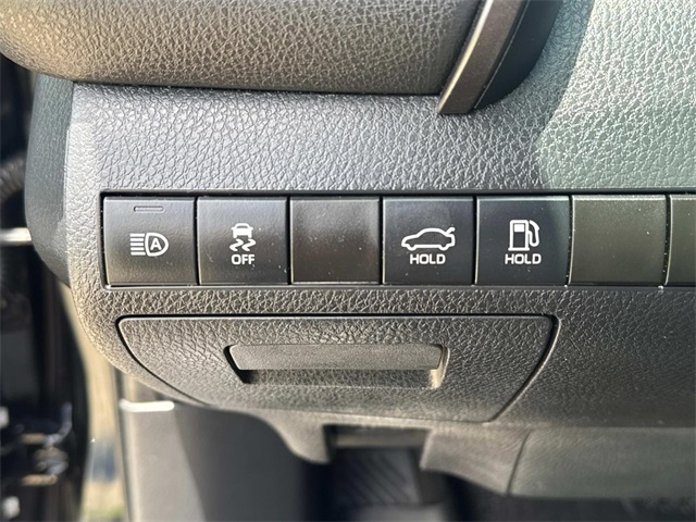 Vehicle image 25 of 27