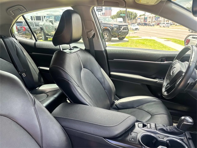 Vehicle image 11 of 27