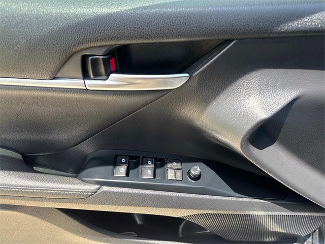 Vehicle image 19 of 27