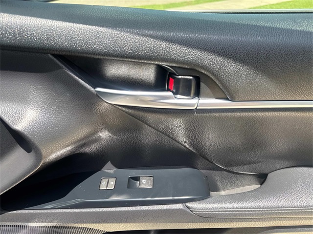 Vehicle image 22 of 27