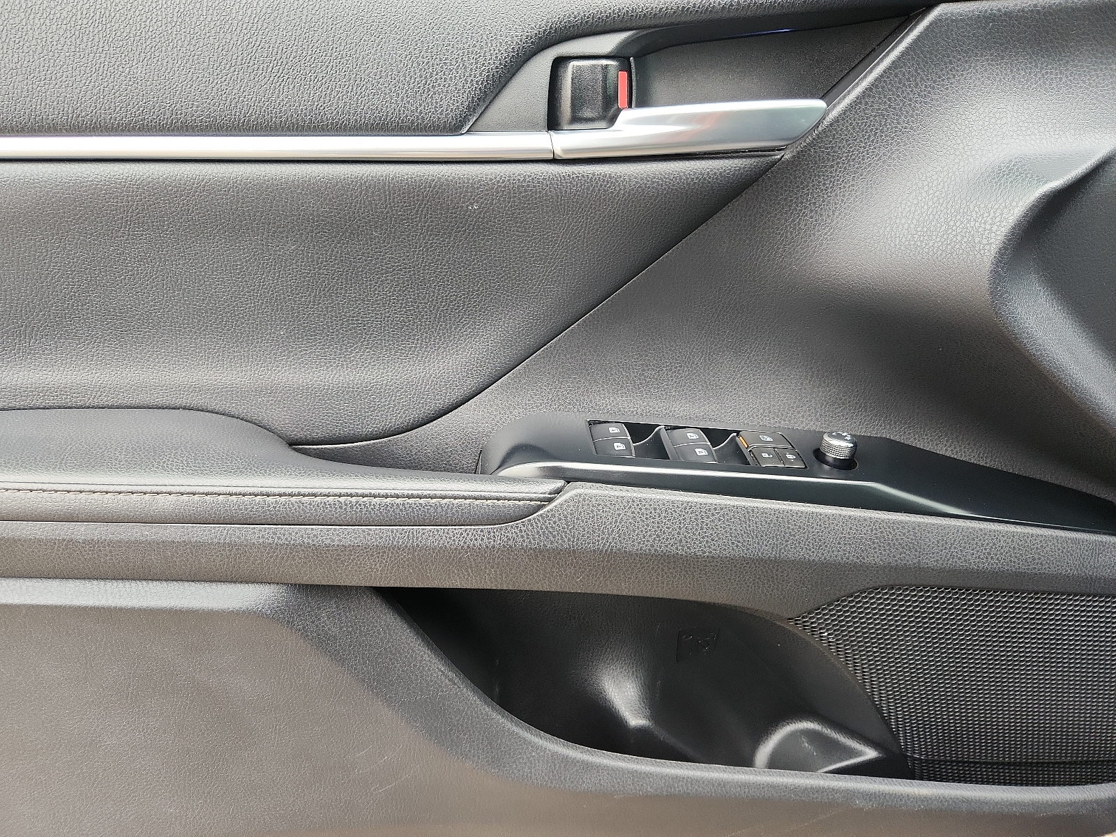 Vehicle image 8 of 20