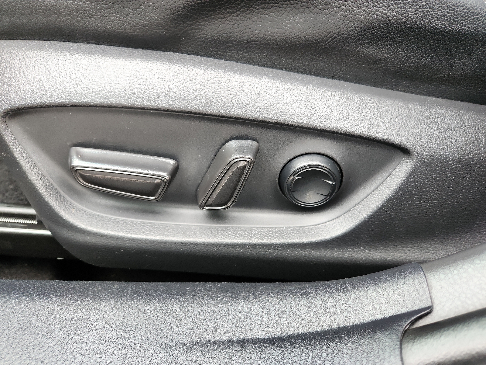 Vehicle image 10 of 20