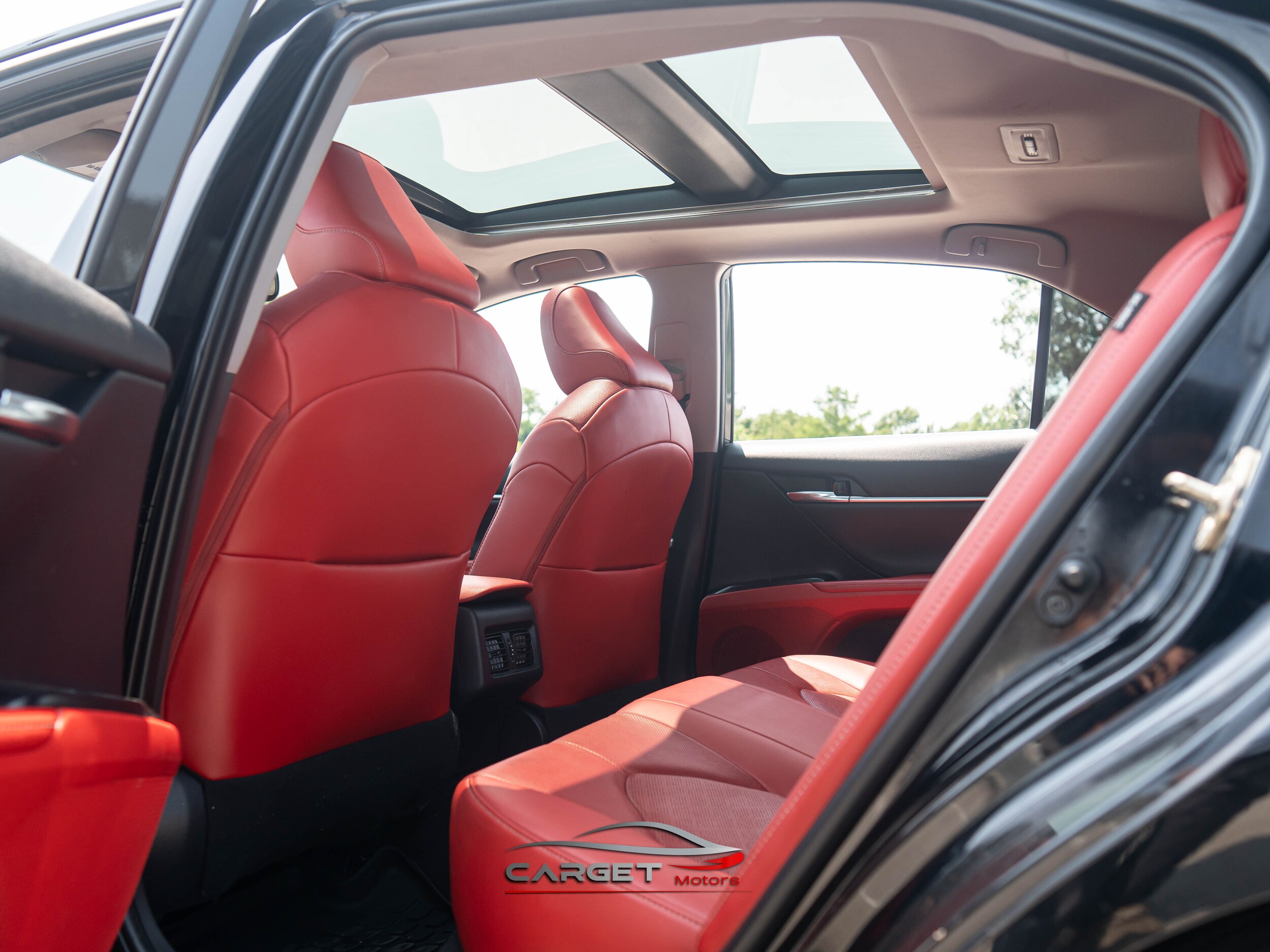 Vehicle image 19 of 48