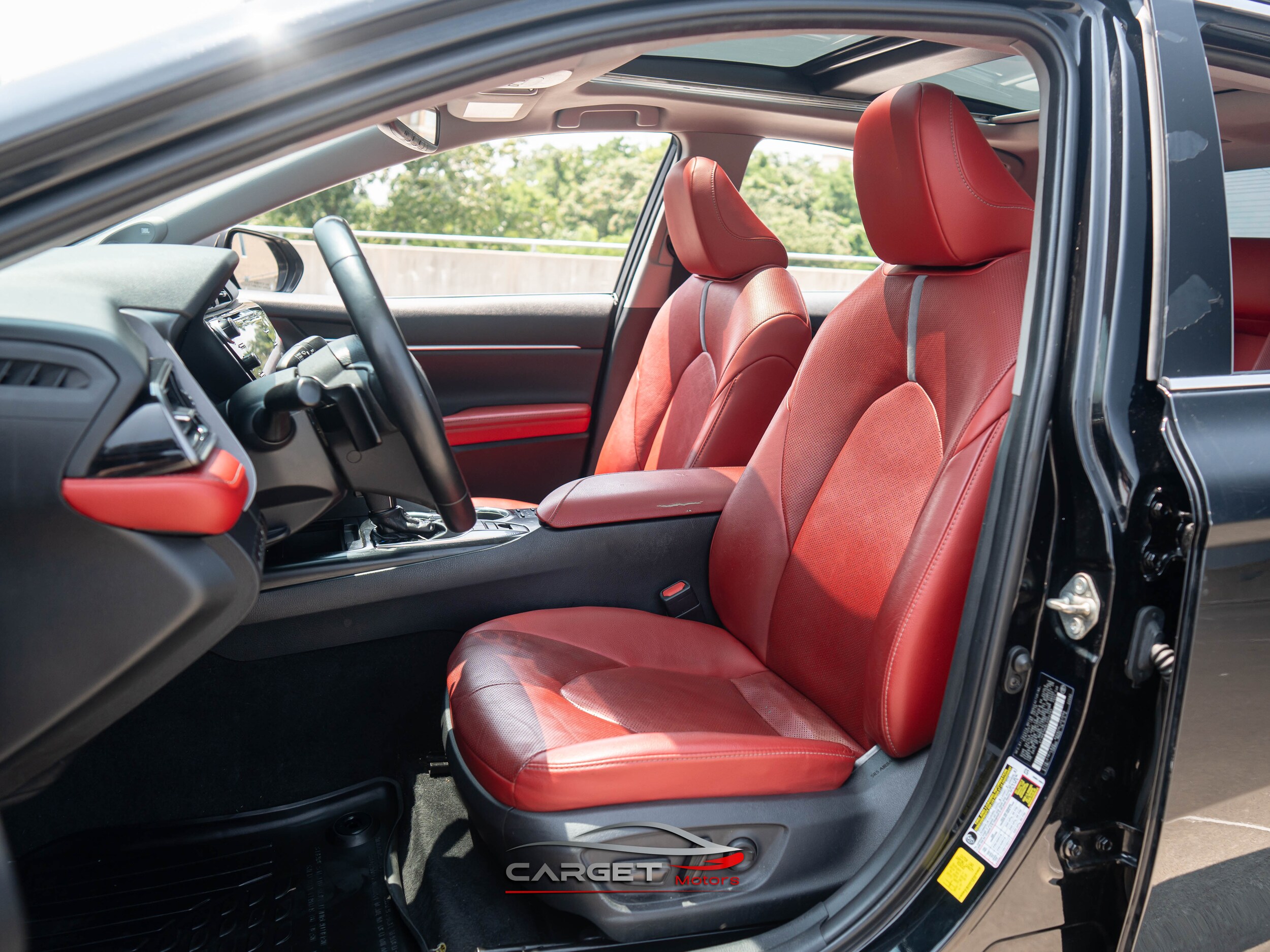 Vehicle image 14 of 48