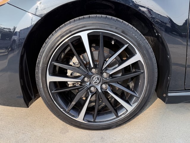 Vehicle image 33 of 36