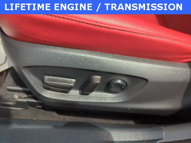 Vehicle image 28 of 33