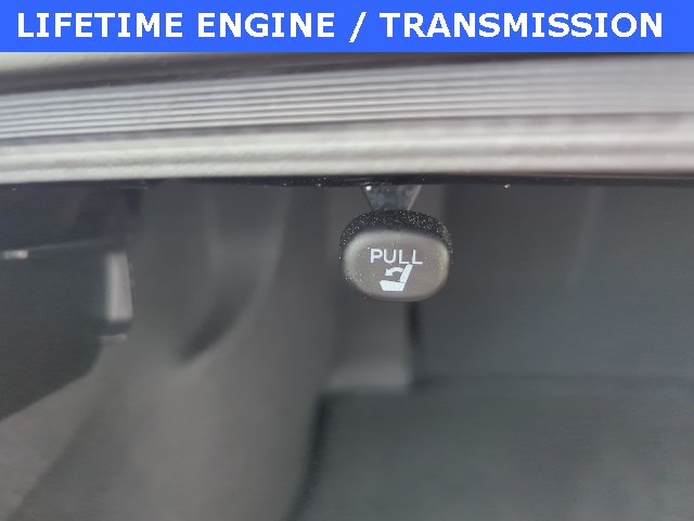 Vehicle image 25 of 33