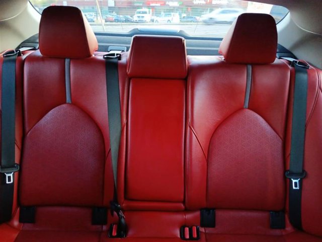 Vehicle image 13 of 26