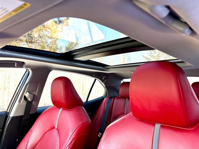 Vehicle image 19 of 26
